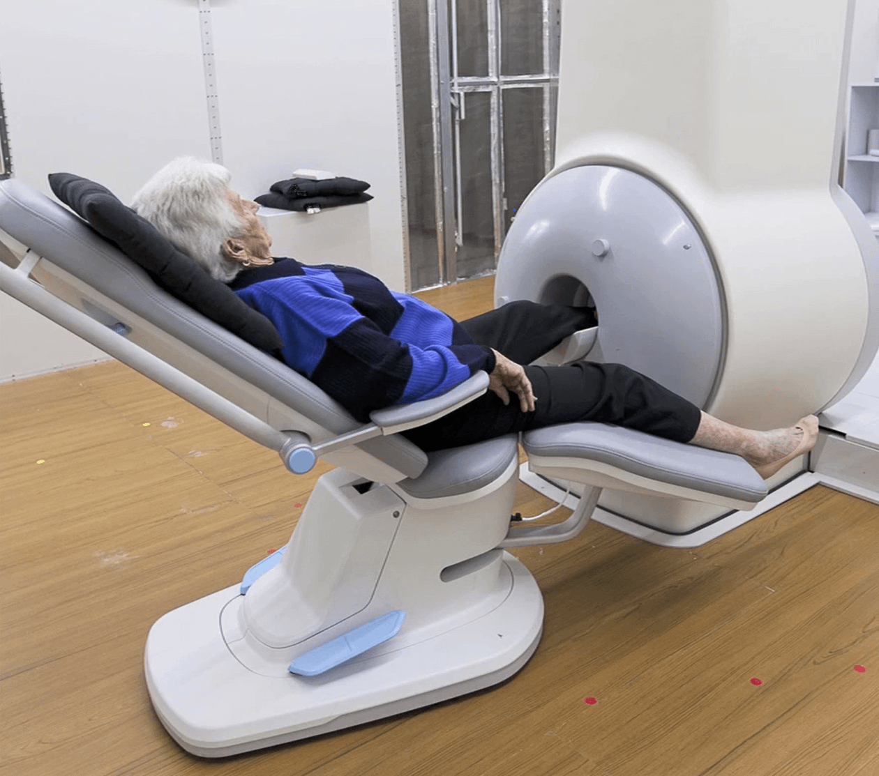 Compact MRI Systems for extremities - foot scan.